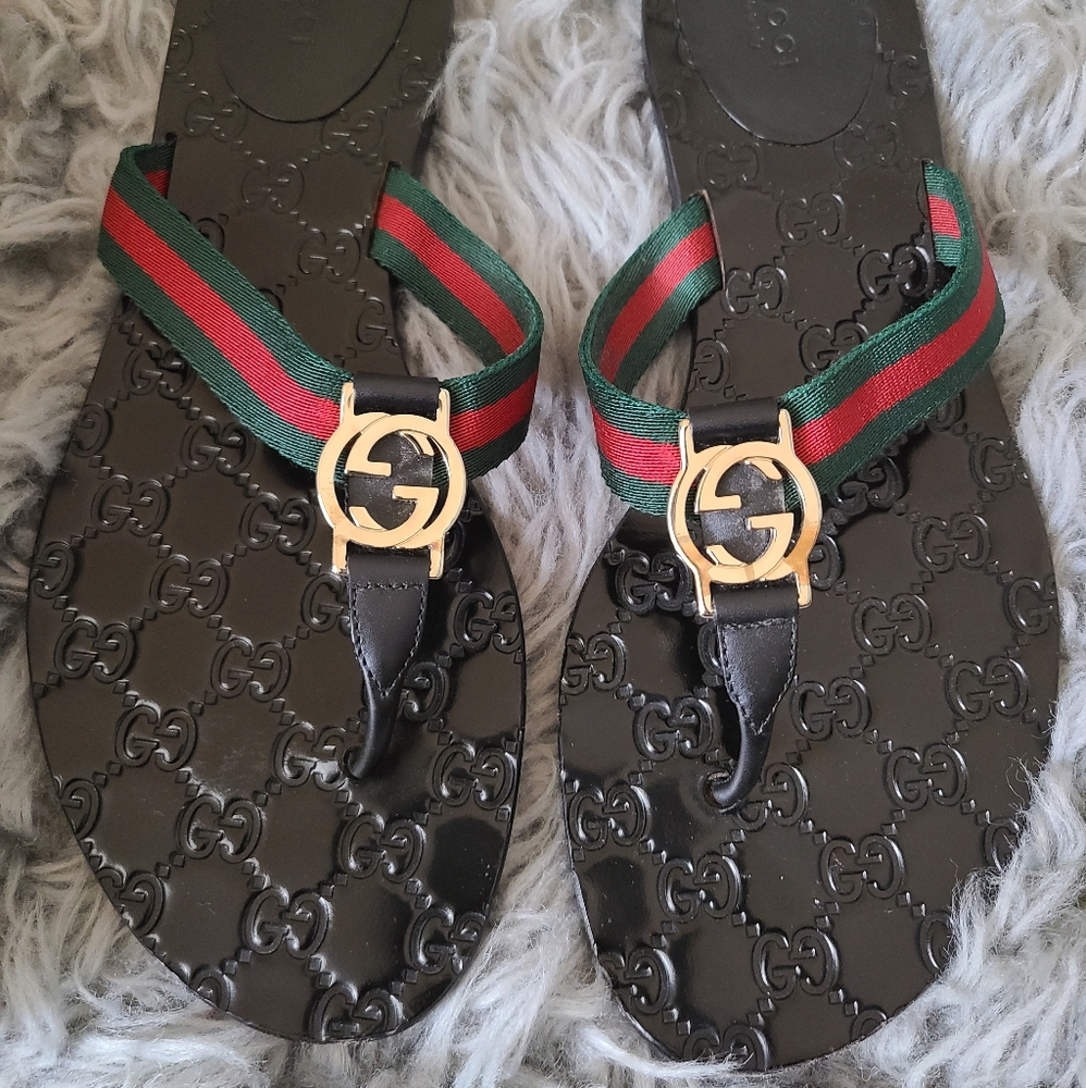 Gucci

Women's GG Thong Sandals